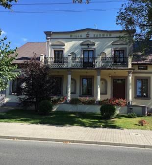 Hotel Restauracja Willa Radwan, житло біля вокзалу Олександрів-Куявський