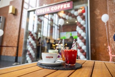 Costa Coffee, біля вокзалу Salzburg Hauptbahnhof