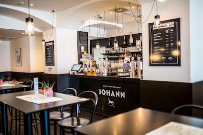 Johann, біля вокзалу Salzburg Hauptbahnhof