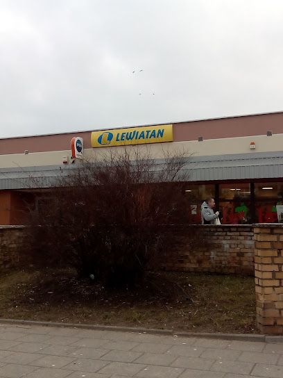 Lewiatan, магазин біля вокзалу Білосток Зелені Пагорби