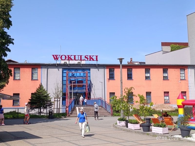 Dom Handlowy „Wokulski”, торговий центр біля вокзалу Бельсько Бяла Глувна