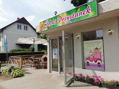 Słodki Przystanek, біля вокзалу Brzeg