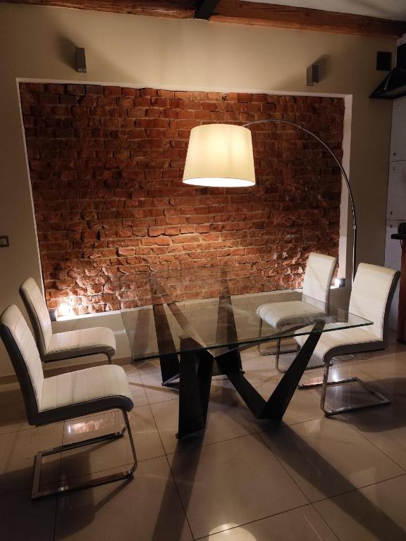 Apartament Deluxe w centrum Brzeska nr 2, житло біля вокзалу Бжеско Окоцім