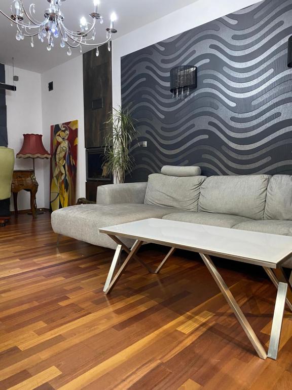 Apartament w centrum Brzeska 1, житло біля вокзалу Бжеско Окоцім