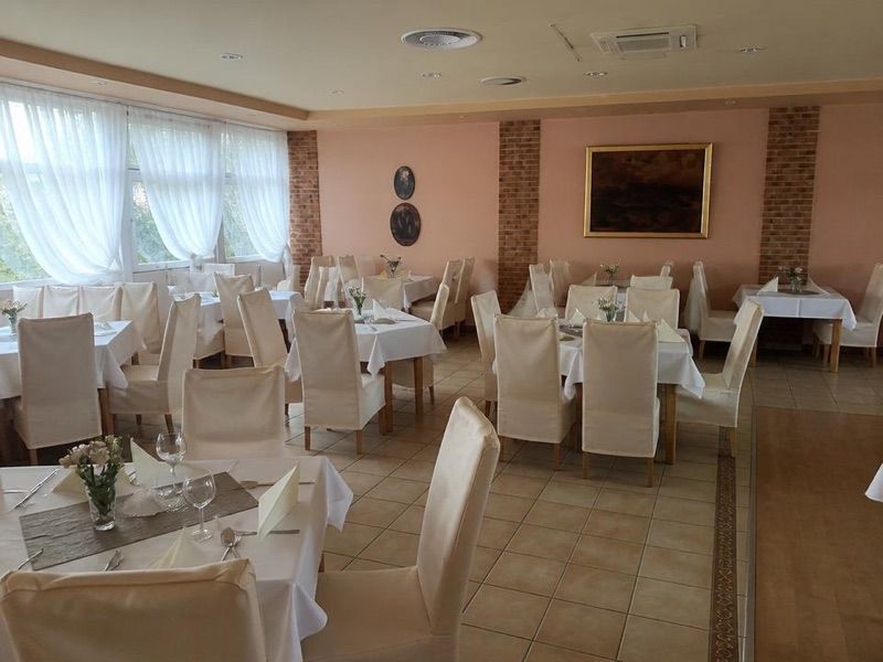 Restauracja Leśna, біля вокзалу Bydgoszcz Leśna