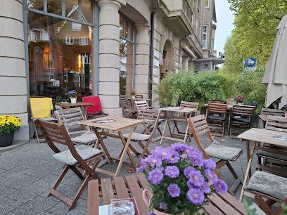 Templum Café & Bar, біля вокзалу Basel SBB