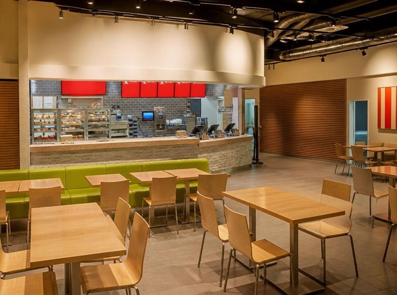 KFC, біля вокзалу Zürich Flughafen