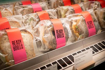 ROOTS Foodland, біля вокзалу Zürich Flughafen