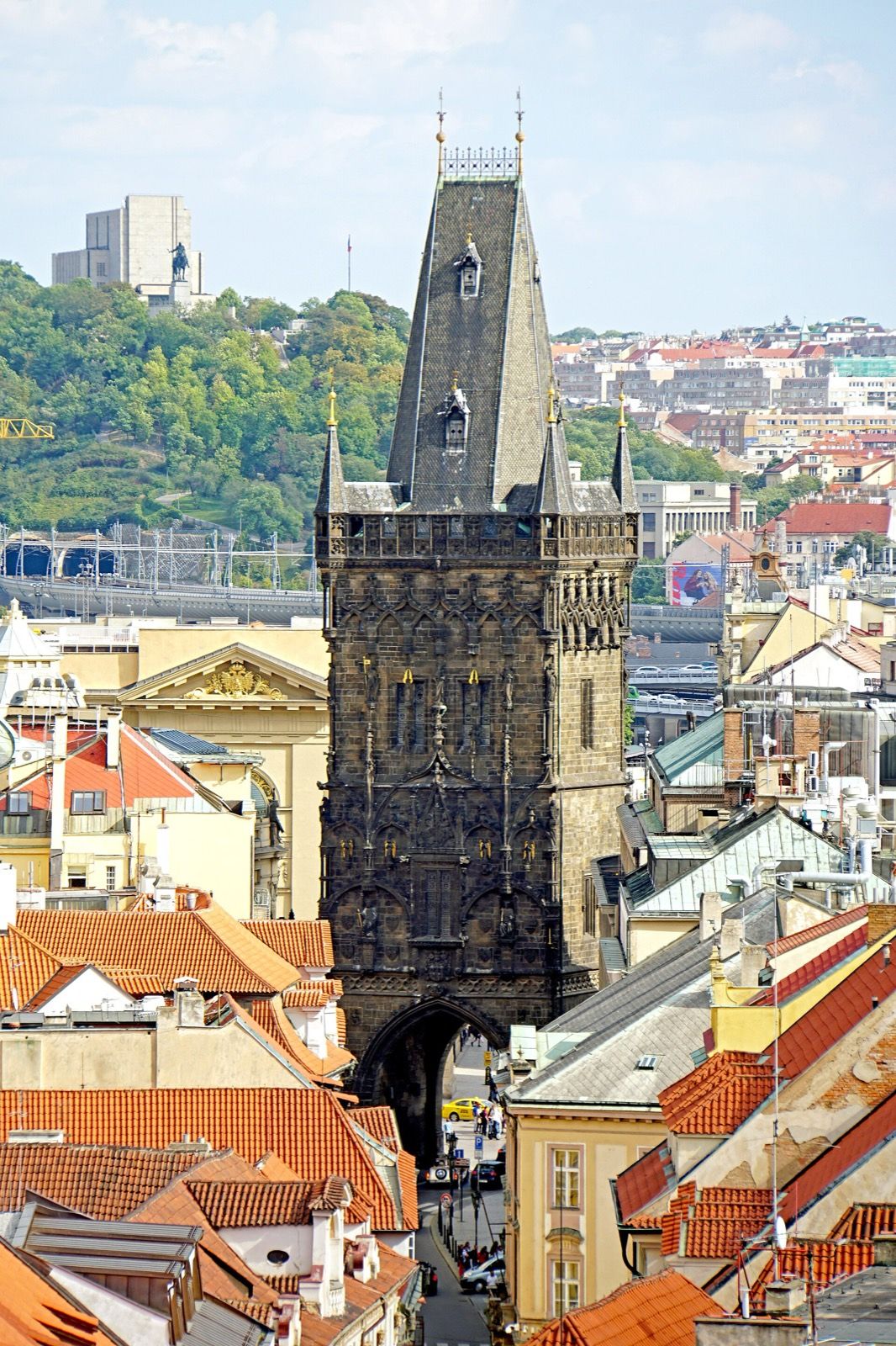Brama Prochowa w Pradze, atrakcja w pobliżu dworca Praha hlavní nádraží