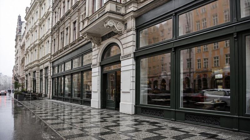 McDonald's, okolice dworca Praha hlavní nádraží