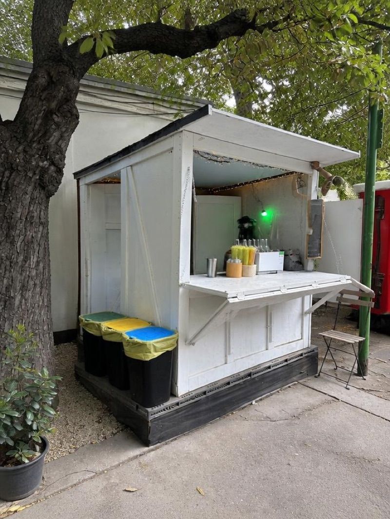 O.G.Lemonades, sklep przy dworcu Praha hlavní nádraží