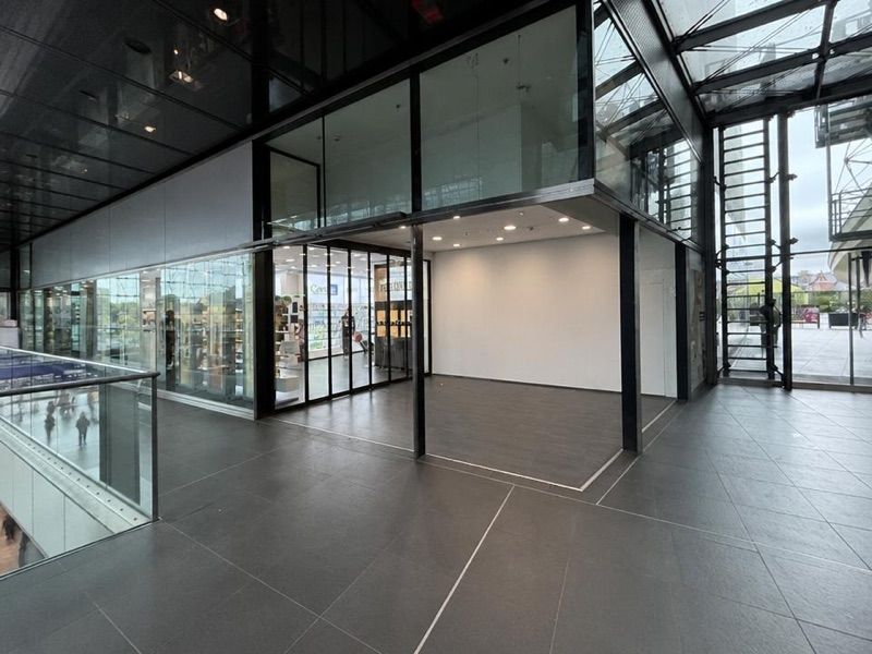 Apotheke Berlin Hauptbahnhof, магазин біля вокзалу Berlin Hauptbahnhof