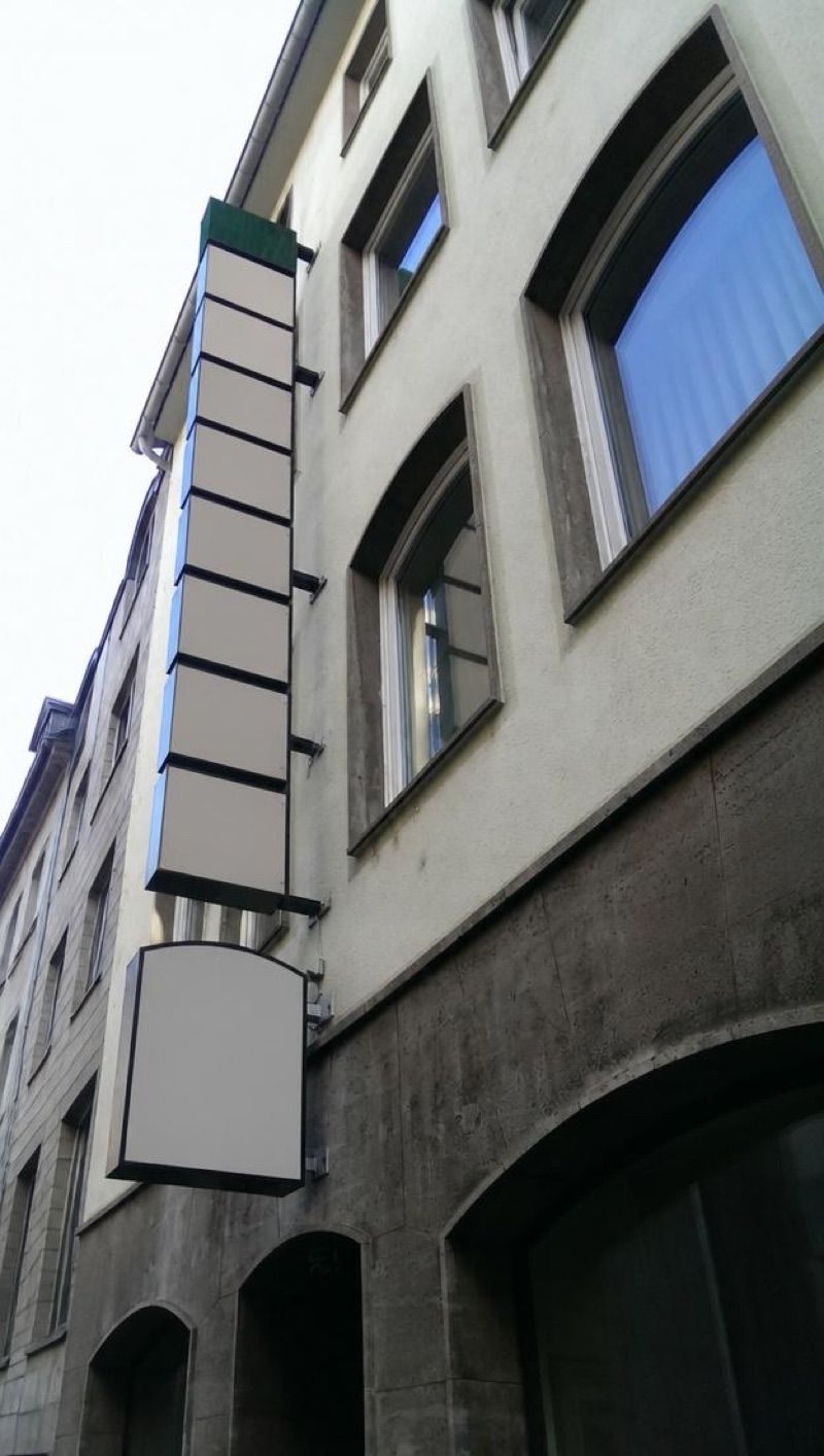 Löwenapotheke Cologne (Deutz), sklep przy dworcu Köln Hauptbahnhof