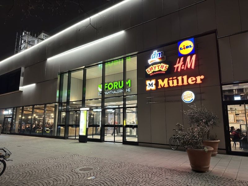 FORUM Schwanthalerhöhe, торговий центр біля вокзалу München Hauptbahnhof