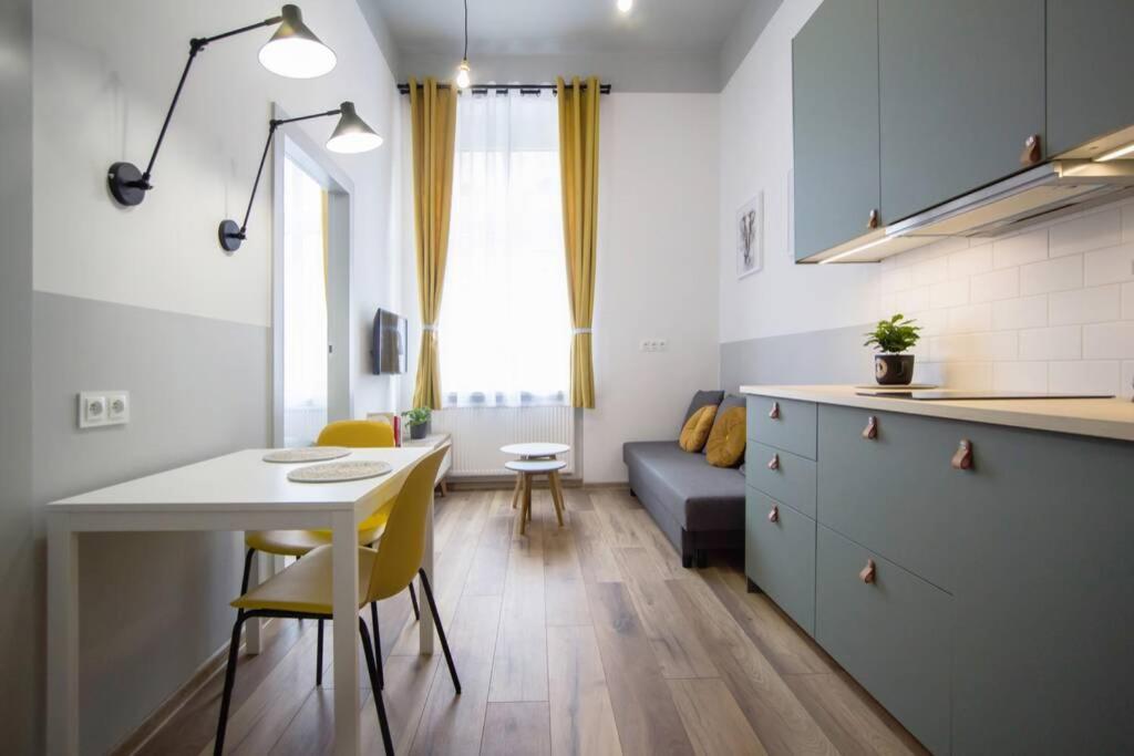 Gliwice on a budget 90m from the main square, житло біля вокзалу Глівіце