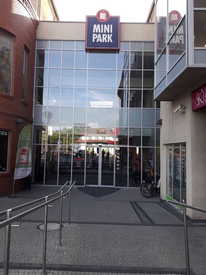 Mini Park Goleniów, торговий центр біля вокзалу Голенюв