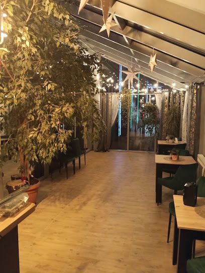 Willow Cafe, біля вокзалу Gorlice