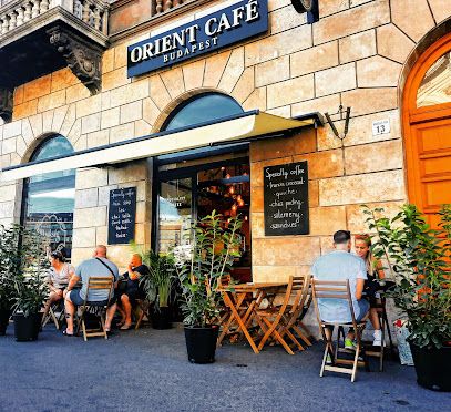 Orient Café Budapest, біля вокзалу Budapest-Keleti