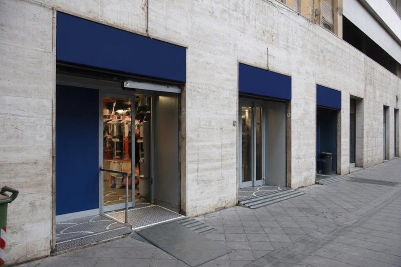 Supermarket 365, sklep przy dworcu Salerno, Stazione di Salerno