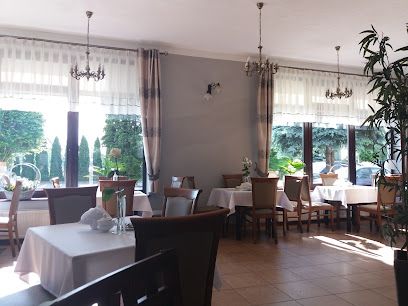 Restauracja Klubowa, біля вокзалу Jarocin
