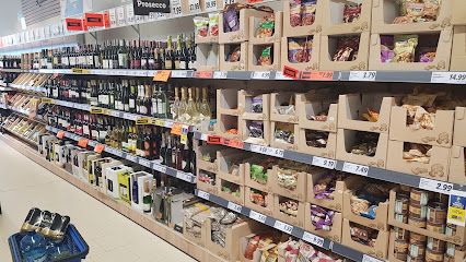 Lidl, магазин біля вокзалу Єнджеюв