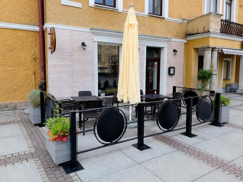 Pizzeria M, біля вокзалу Jelenia Góra Cieplice