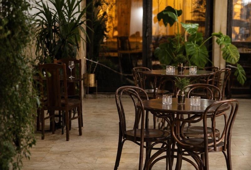 Między Nami food & cocktails, біля вокзалу Jelenia Góra Cieplice