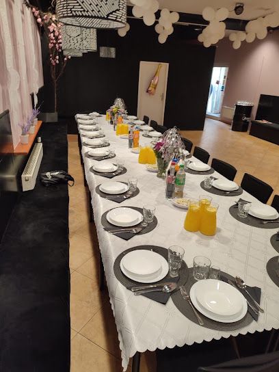 Bistro Aleja, біля вокзалу Łódź Kaliska