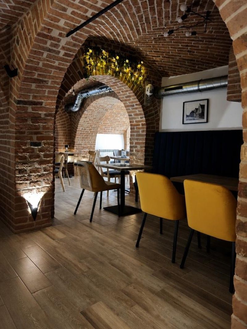 Resto Pub Pocztowa 5, біля вокзалу Kętrzyn