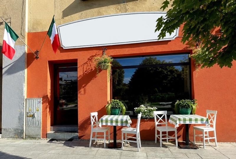 Italy & Italy, біля вокзалу Kęty