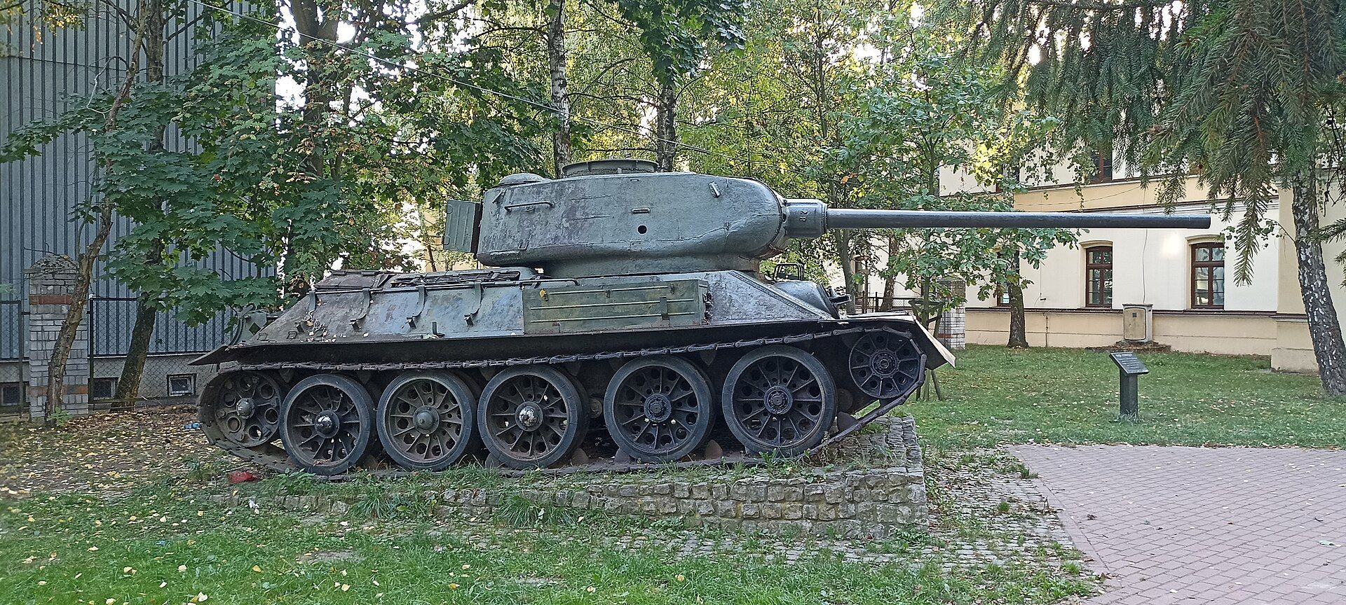 Czołg T-34/85, atrakcja w pobliżu dworca Kłodzko Miasto