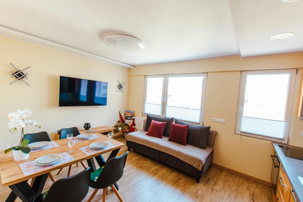 VacationClub - Gierczak 15 Apartament 10, житло біля вокзалу Колобжег