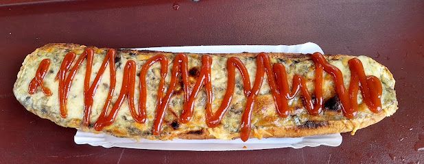 Bar Zapiekanki Hot-Dog Napoje, біля вокзалу Kraków Płaszów
