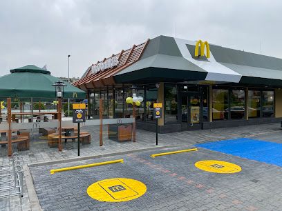 Restauracja McDonald's, біля вокзалу Kraków Płaszów