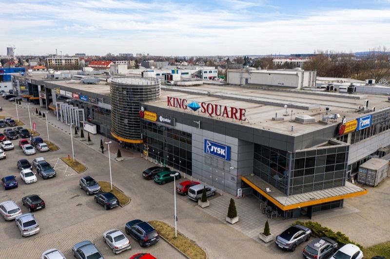 C. H. King Square, торговий центр біля вокзалу Краків-Плашув