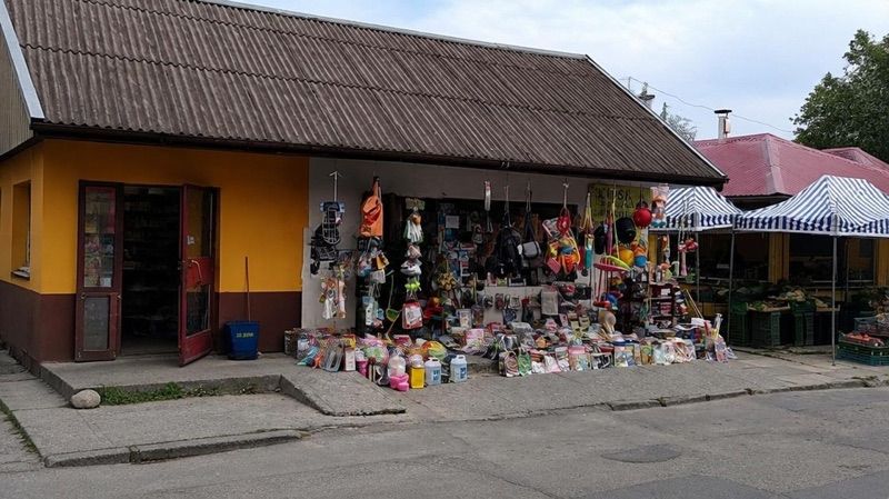 Kiosk wielobranżowy, sklep przy dworcu Kraków Płaszów
