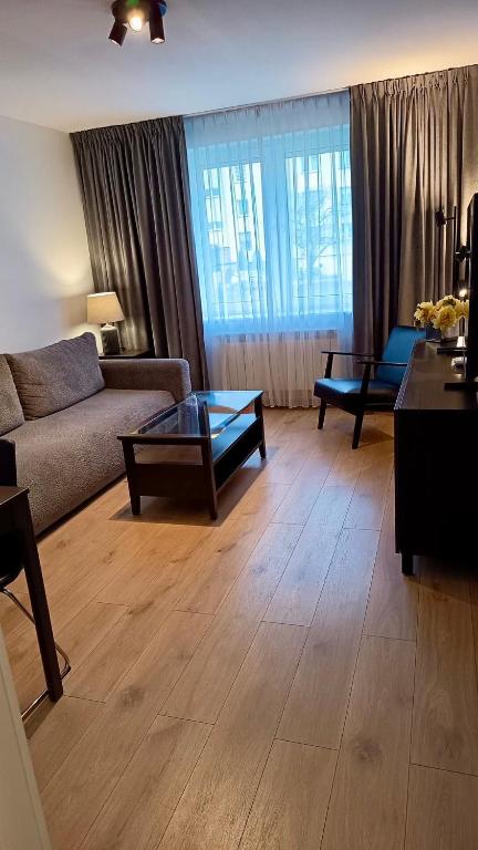 Apartament 2 pokoje , kuchnia, całe wyposażenie, Centrum, koło Sklepu, Free WiFi, житло біля вокзалу Кротошин