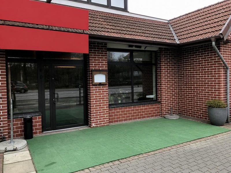 Aga restauracja-pizzeria, біля вокзалу Krzeszowice