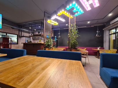 Beef Brothers Restaurant, біля вокзалу Krzeszowice