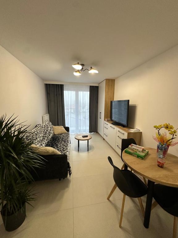 TuJestJakbyLuksusowo - Apartament generała Maczka, житло біля вокзалу Ланьцут