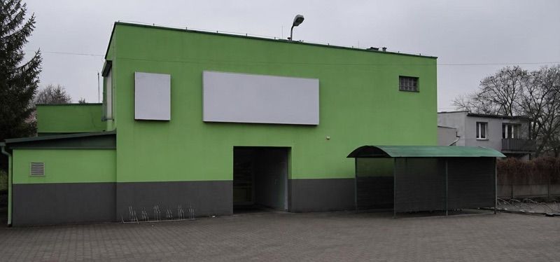 Vobiano, sklep przy dworcu Łask