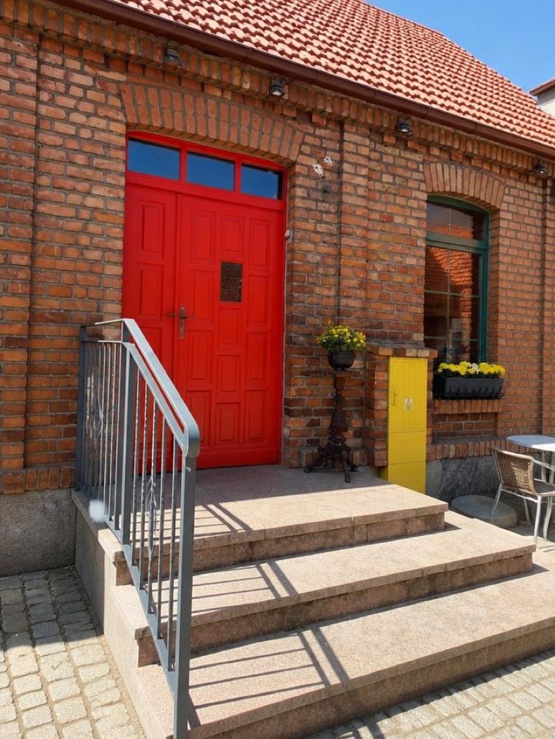 Restauracja PRZYPALONE, біля вокзалу Łeba