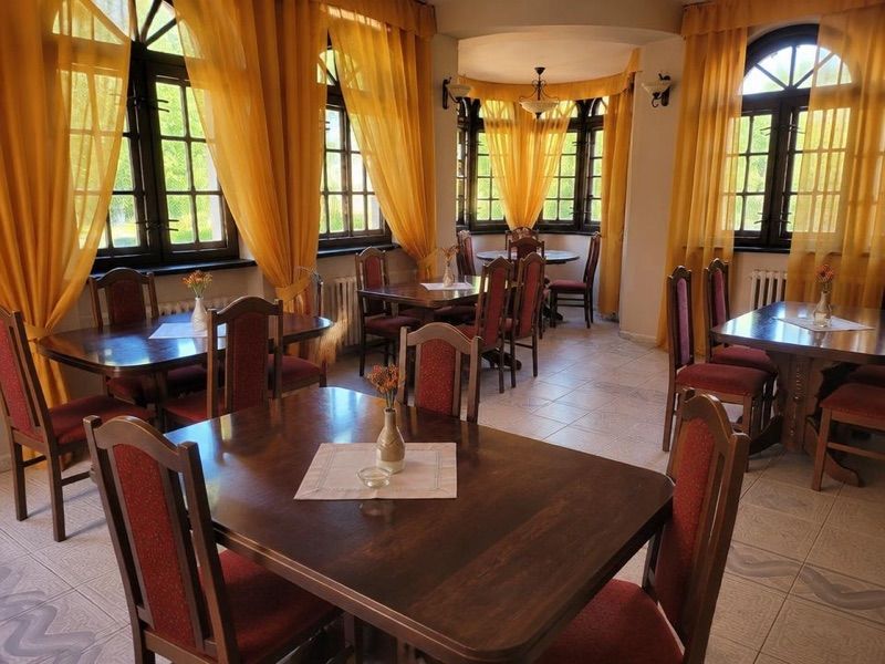 Golden Café. Kawiarnia. Pioch M., okolice dworca Lębork
