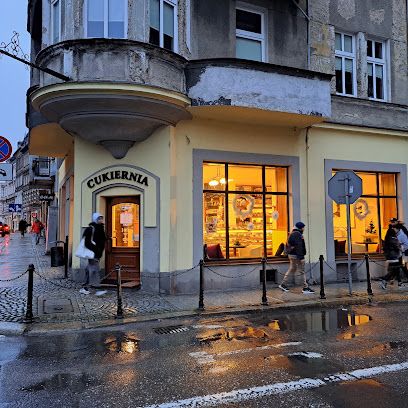 Cukiernia i Kawiarnia Okoń, біля вокзалу Dworzec Główny PKP Legnica