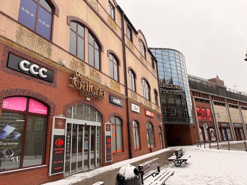 Galeria Piastów, торговий центр біля вокзалу Легніца