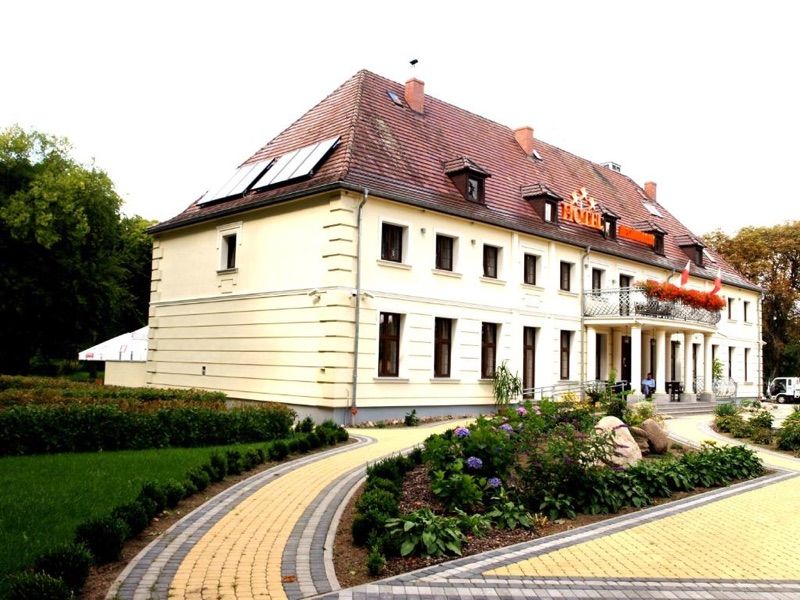 Hotel Świętoborzec, житло біля вокзалу Лобез