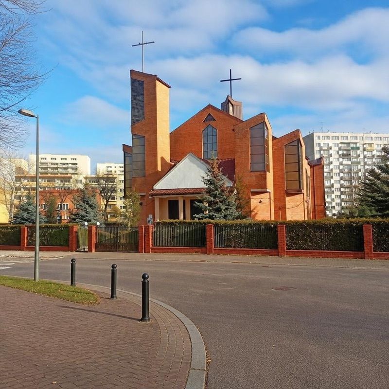 parafia Świętego Łukasza Ewangelisty i Świętego Floriana Męczennika, atrakcja w pobliżu dworca Łódź Chojny