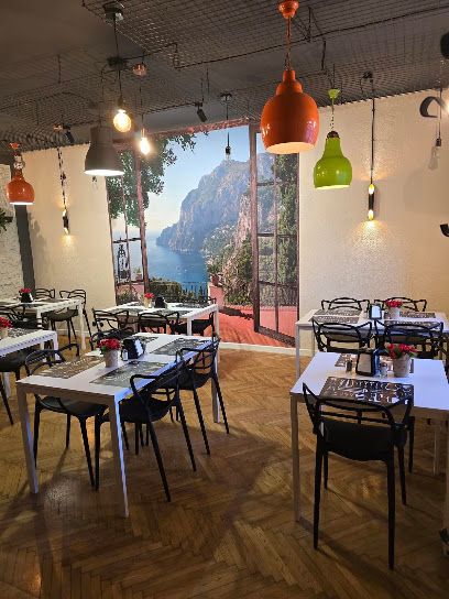 Koperek Bistro. Obiady domowe., біля вокзалу Łodź Fabryczna