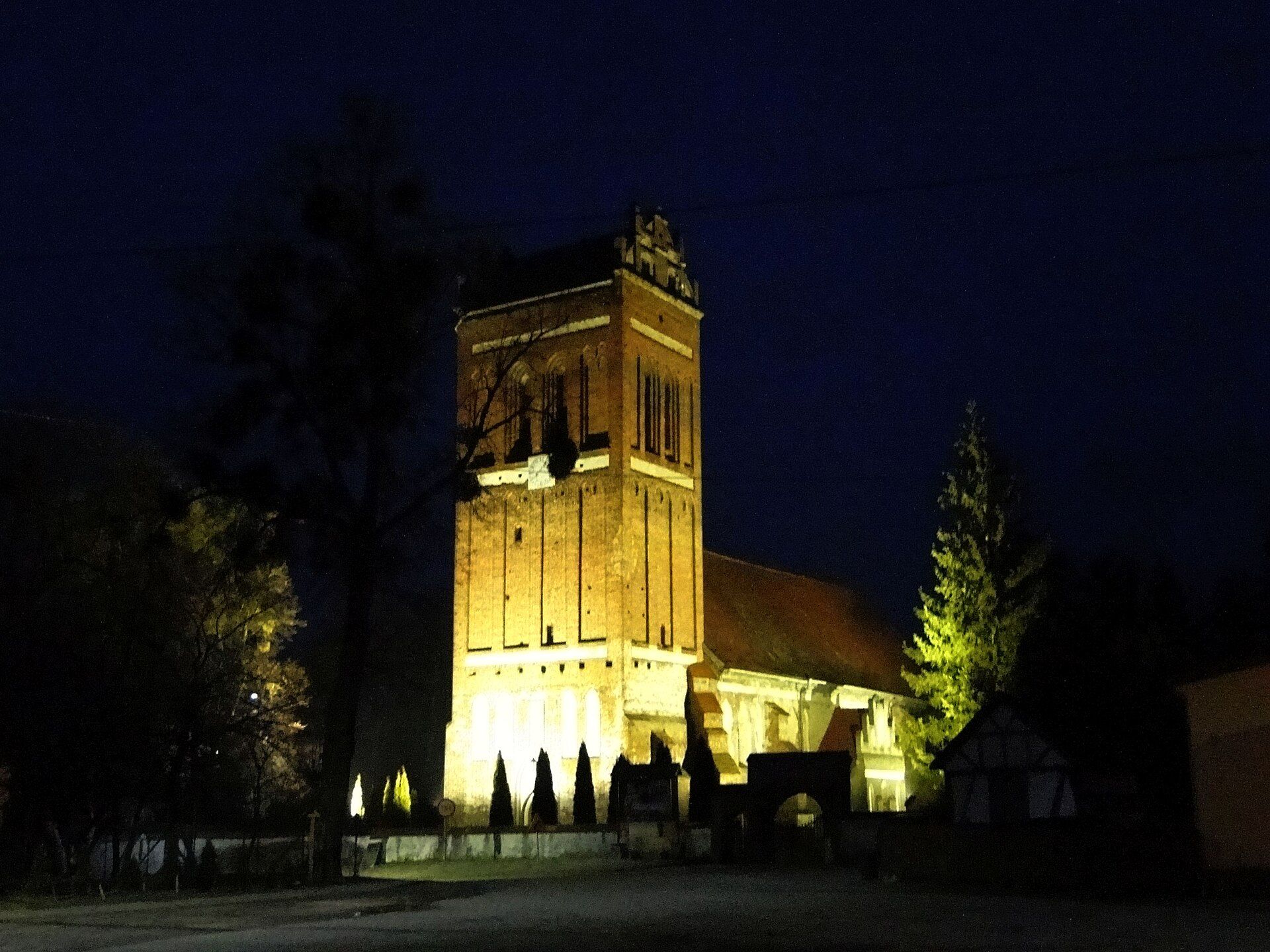 Kościół Rzymskokatolicki pw. Chrystusa Króla, atrakcja w pobliżu dworca Łódź Kaliska