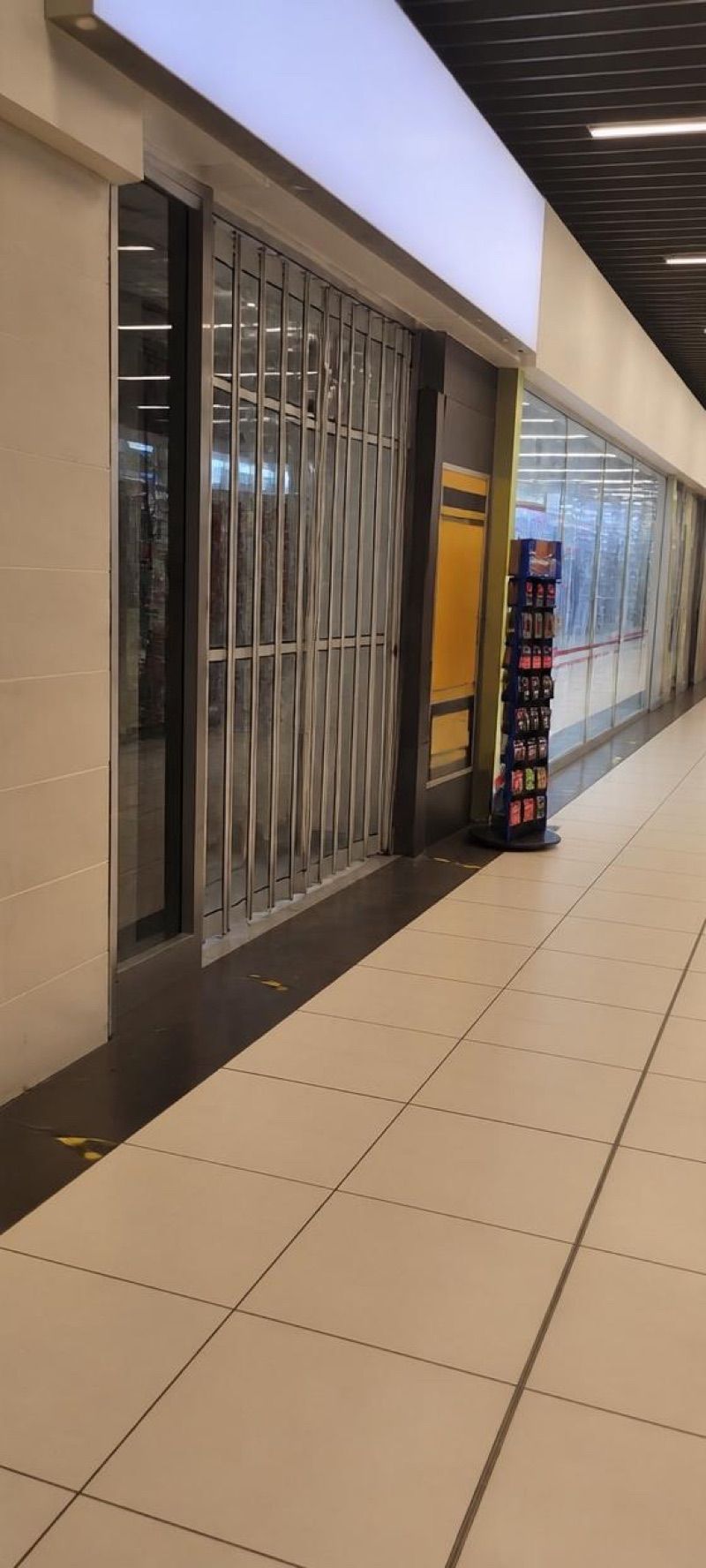 Inmedio, sklep przy dworcu Łódź Kaliska